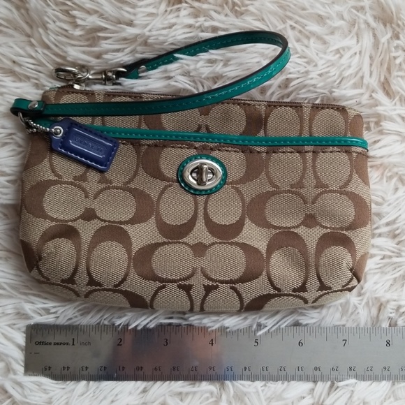 Coach wristlet. Excellent condition. - Picture 4 of 6